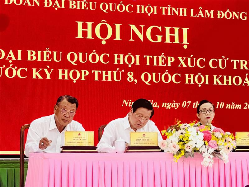 Các đại biểu tiếp xúc cử tri