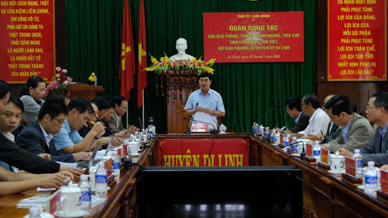 Đồng chí Trần Đình Văn - Phó Bí thư Thường trực Tỉnh ủy, Trưởng đoàn ĐBQH đơn vị tỉnh Lâm Đồng phát biểu chỉ đạo tại buổi làm việc