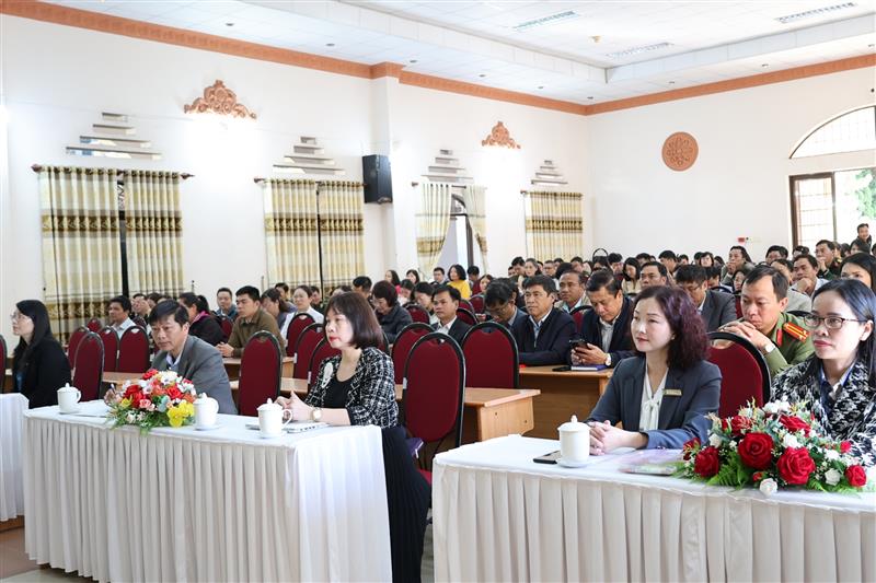 Các đại biểu tham dự lễ khai giảng