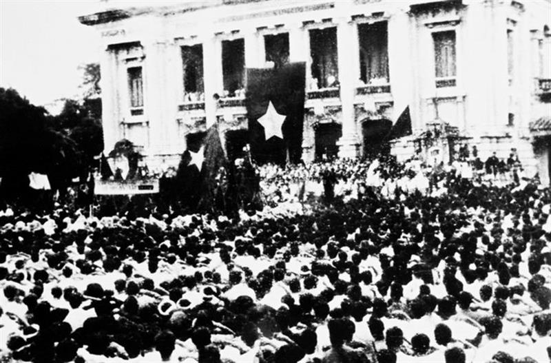 Hà Nội khởi nghĩa ngày 19/8/1945 (Ảnh tư liệu)