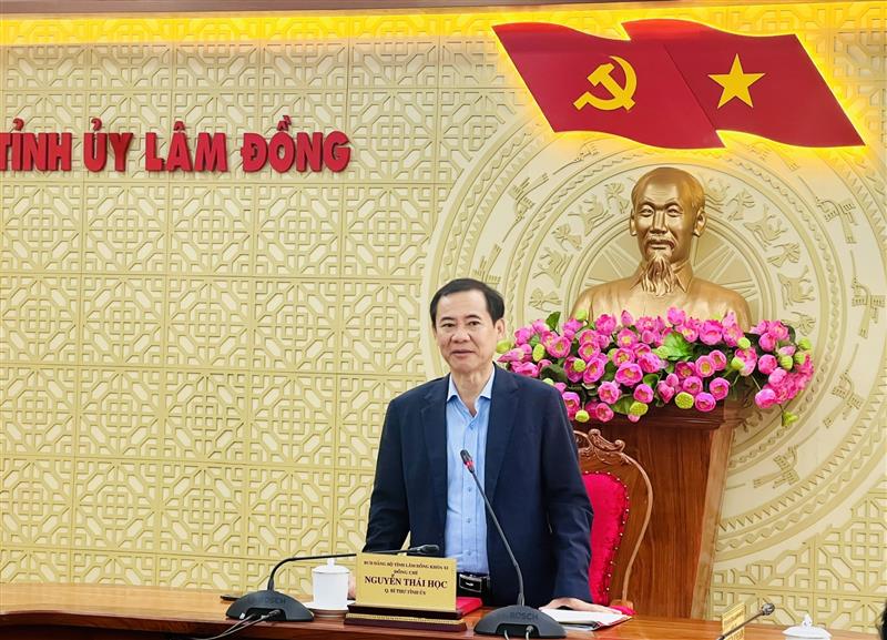 Đồng chí Nguyễn Thái Học - Quyền Bí thư Tỉnh uỷ Lâm Đồng, Trưởng Ban Chỉ đạo Phòng, chống tham nhũng, tiêu cực tỉnh phát biểu tại Phiên họp