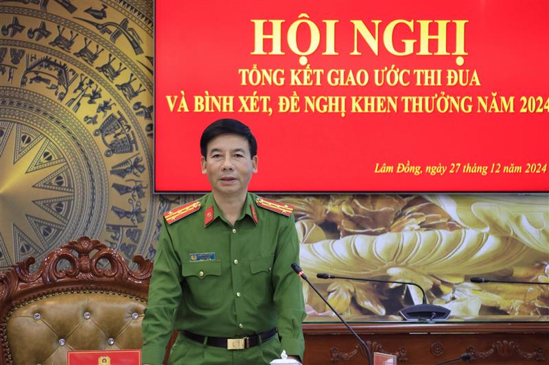Đại tá Đinh Xuân Huy - Phó Giám đốc Công an tỉnh phát biểu tại hội nghị