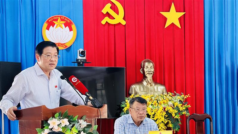 Đồng chí Phan Đình Trạc - Ủy viên Bộ Chính trị, Bí thư Trung ương Đảng, Trưởng Ban Nội chính Trung ương tiếp thu, ghi nhận và giải trình làm rõ các kiến nghị tâm huyết, trách nhiệm của cử tri xã Tân Thành
