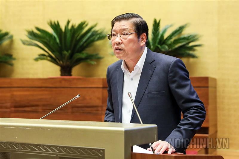 Đồng chí Phan Đình Trạc, Ủy viên Bộ Chính trị, Bí thư Trung ương Đảng, Trưởng Ban Nội chính Trung ương, Phó Trưởng Ban Thường trực Ban Chỉ đạo Trung ương về phòng, chống tham nhũng, tiêu cực, Phó Trưởng Ban Thường trực Ban Chỉ đạo Cải cách tư pháp Trung ương truyền đạt chuyên đề “Tiếp tục xây dựng và hoàn thiện Nhà nước pháp quyền xã hội chủ nghĩa Việt Nam trong giai đoạn mới” tại Hội nghị toàn quốc nghiên cứu, học tập, quán triệt các Nghị quyết Hội nghị lần thứ sáu, Ban Chấp hành Trung ương Đảng khóa XIII