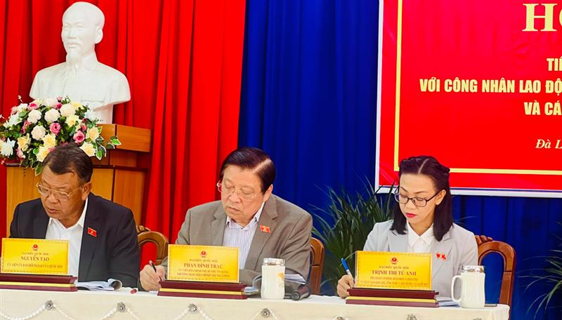 Các đại biểu tiếp xúc cử tri