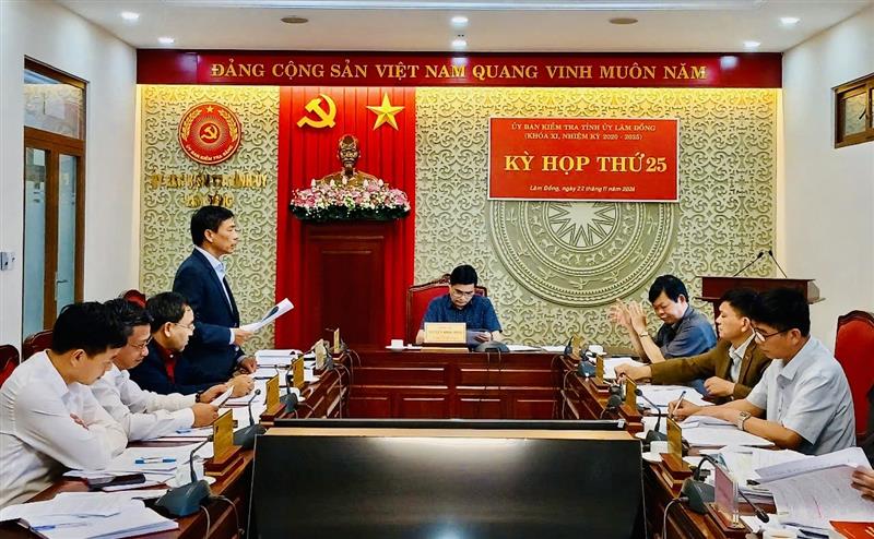 Quang cảnh kỳ họp thứ 25 của Ủy ban Kiểm tra Tỉnh uỷ