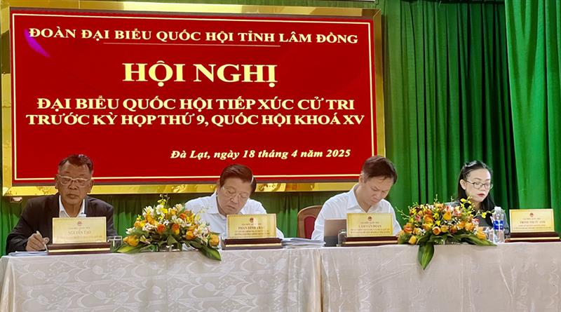 Đoàn Đại biểu Quốc hội tỉnh Lâm Đồng tiếp xúc xử tri 