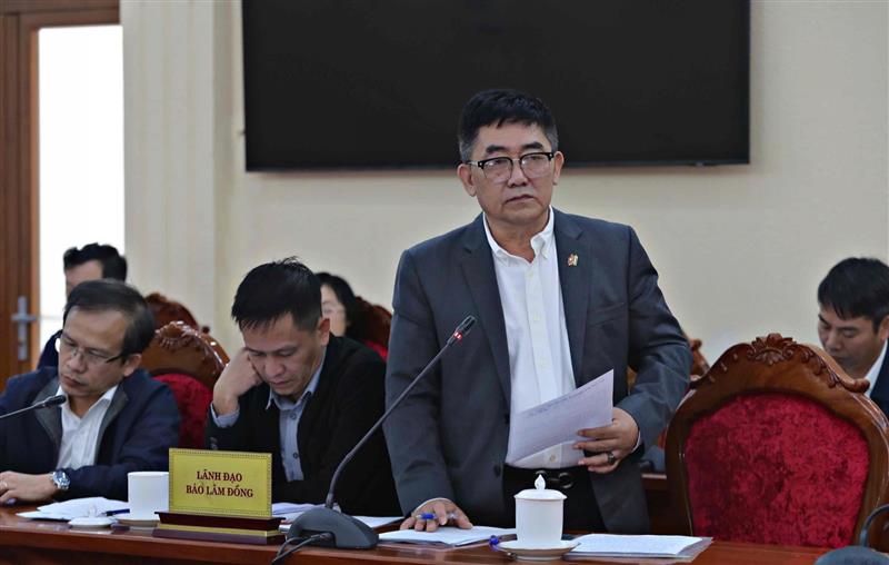 Nhà báo Phạm Sơn Dũng - Phó Tổng Biên tập phụ trách Báo Lâm Đồng phát biểu