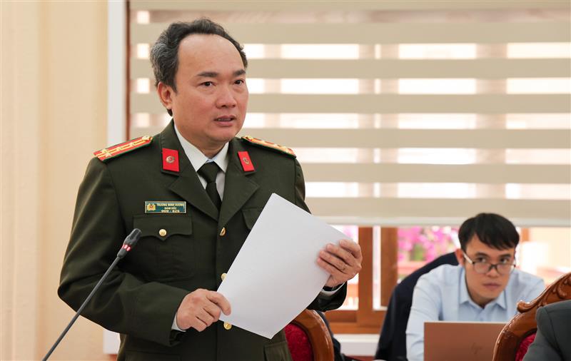 Đại tá Trương Minh Đương – Giám đốc Công an tỉnh Lâm Đồng báo cáo việc sắp xếp bộ máy công an không có cấp huyện