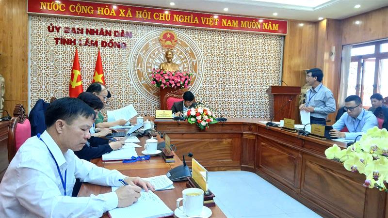 UBND tỉnh tổ chức cuộc họp trực tuyến với các sở, ban, ngành cùng các huyện, thành phố nhằm chuẩn bị mọi phương án tốt nhất cho Kỳ thi tốt nghiệp Trung học phổ thông (THPT) năm 2025. Ảnh: Baolamdong.vn