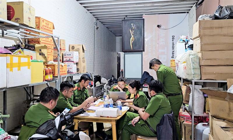 Công tác đấu tranh với tội phạm buôn bán hàng nhập lậu, hàng giả và thực phẩm bẩn đang được Công an tỉnh Lâm Đồng đấu tranh không khoan nhượng