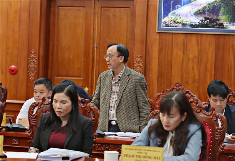 Đại diện lãnh đạo Cục Thuế tỉnh Lâm Đồng báo cáo tại Hội nghị