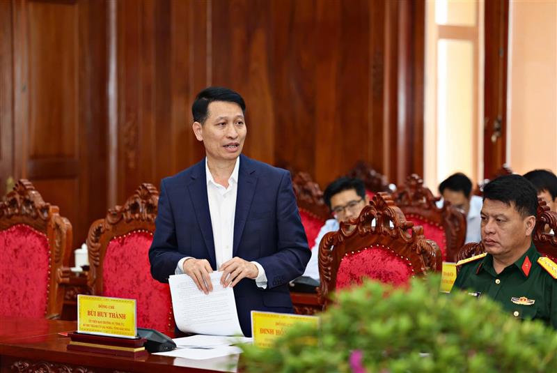 Đồng chí Bùi Huy Thành - Uỷ viên Ban Thường vụ Tỉnh ủy, Bí thư Thành uỷ Gia Nghĩa, tỉnh Đắk Nông góp ý tại hội nghị
