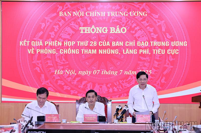 Đồng chí Đặng Văn Dũng, Phó Trưởng Ban Nội chính Trung ương thông tin kết quả Cuộc họp Thường trực Ban Chỉ đạo