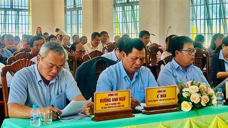 Lãnh đạo HĐND, UBND, Ủy ban MTTQ Việt Nam tỉnh tham dự buổi tiếp xúc cử tri