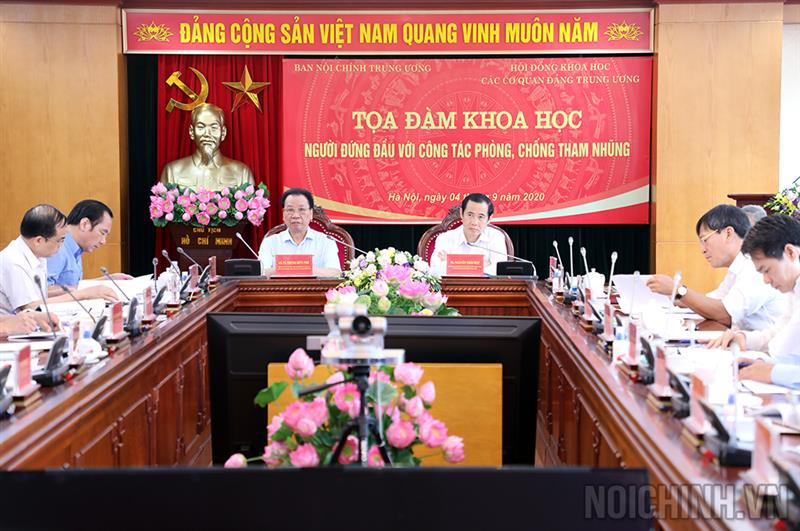 Quang cảnh Tọa đàm khoa học Người đứng đầu với công tác phòng, chống tham nhũng