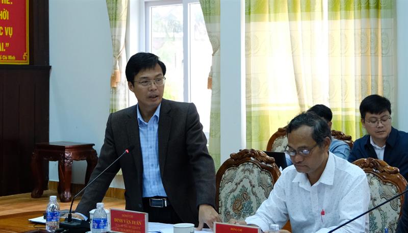 Bí thư Huyện ủy Di Linh Đinh Văn Tuấn tiếp thu các vấn đề tại buổi làm việc