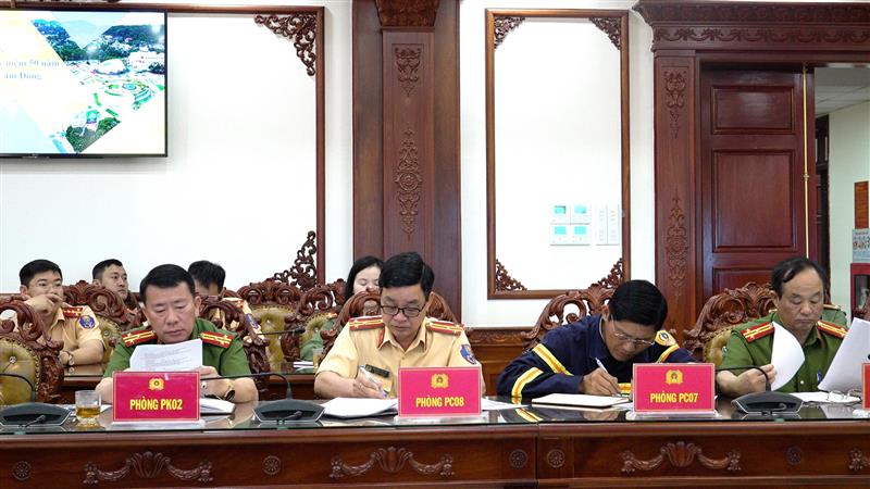 Các đại biểu tham dự cuộc họp