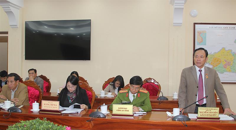 Đồng chí Nguyễn Văn Yên - Ủy viên Ban Thường vụ, Trưởng Ban Nội chính Tỉnh ủy, Phó Trưởng Ban Chỉ đạo thực hiện Chiến lược Cải cách tư pháp tỉnh phát biểu tại Hội nghị