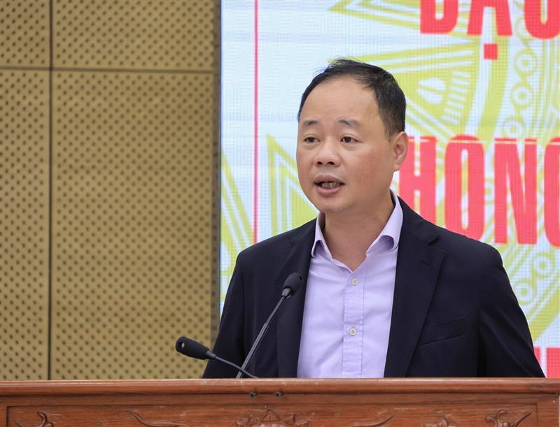 Đồng chí Trần Hồng Thái - Phó Bí thư Tỉnh ủy, Chủ tịch UBND tỉnh, Trưởng Ban Chỉ đạo Cải cách hành chính, Chuyển đổi số và Đề án 06 cấp tỉnh phát biểu tại Hội nghị