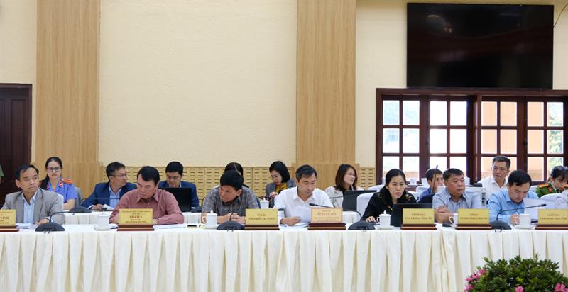 Đại diện lãnh đạo HĐND, UBND, các phòng, ban thuộc Tỉnh uỷ tham dự tiếp công dân