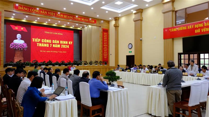 Giải quyết các vụ việc phải bảo vệ tốt nhất lợi ích của Nhà nước, quyền và lợi ích hợp pháp của tổ chức, cá nhân