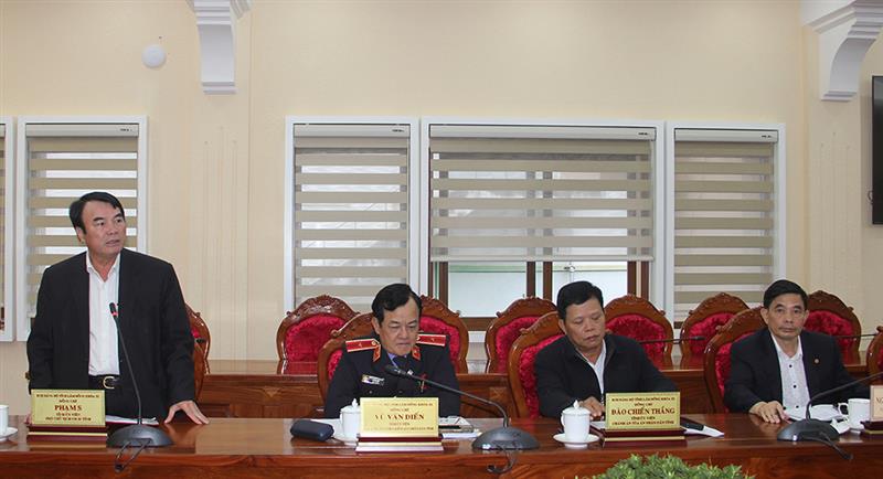 Đồng chí Phạm S – Phó Chủ tịch UBND tỉnh, Phó Trưởng Ban Chỉ đạo thực hiện Chiến lược Cải cách tư pháp tỉnh phát biểu tại Hội nghị