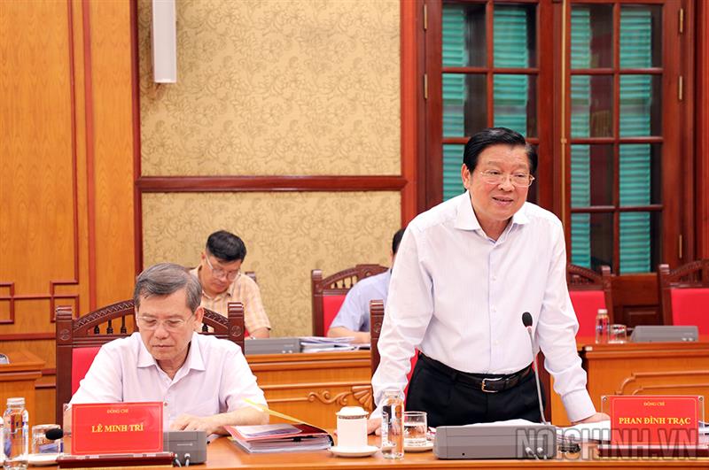 Đồng chí Phan Đình Trạc, Ủy viên Bộ Chính trị, Bí thư Trung ương Đảng, Trưởng Ban Nội chính Trung ương, Phó Trưởng ban Thường trực Ban Chỉ đạo phát biểu tại Phiên họp