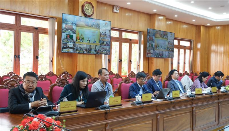 Lãnh đạo các sở, ngành tỉnh Lâm Đồng tham dự phiên họp