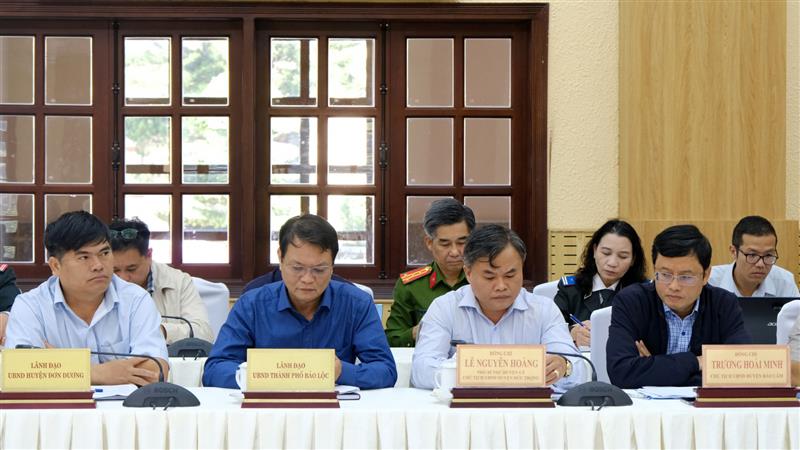 Hình 1:Đại diện lãnh đạo các địa phương tham dự buổi tiếp