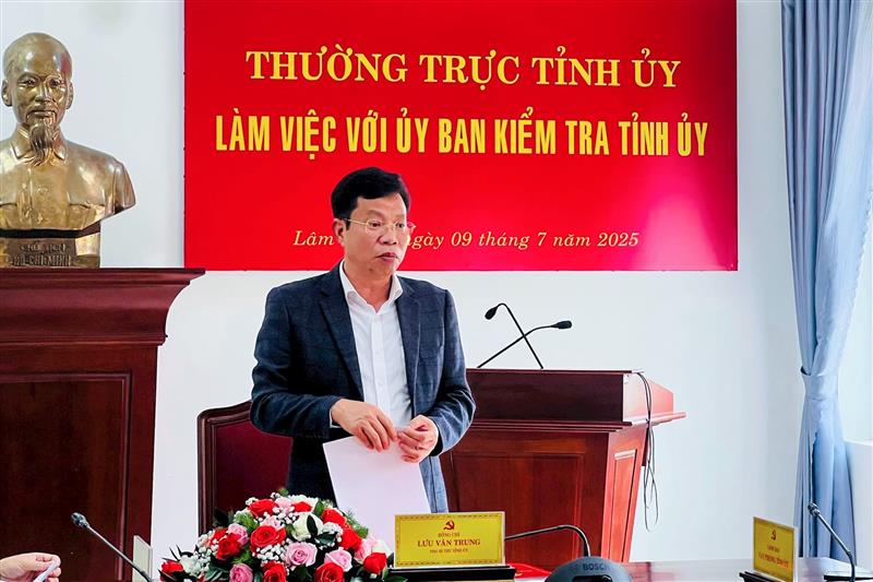 Phó Bí thư Tỉnh ủy Lâm Đồng Lưu Văn Trung phát biểu chỉ đạo tại buổi làm việc với Ủy ban Kiểm tra Tỉnh ủy Lâm Đồng