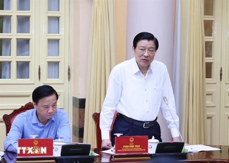 Đồng chí Phan Đình Trạc, Ủy viên Bộ Chính trị, Bí thư Trung ương Đảng, Trưởng Ban Nội chính Trung ương, Phó Trưởng Ban Thường trực Ban Chỉ đạo Cải cách tư pháp Trung ương phát biểu tại Cuộc họp