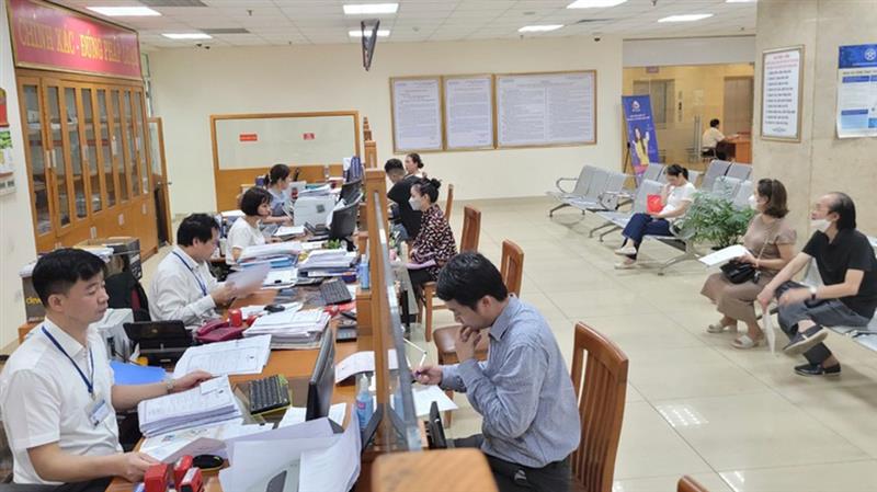 Tiếp tục đẩy mạnh phân cấp, phân quyền; phân định thẩm quyền trong các ngành, lĩnh vực