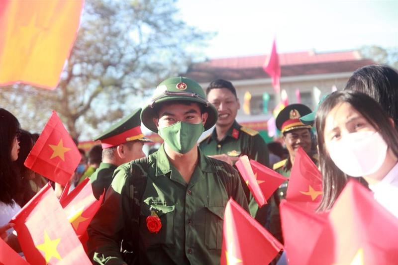 Thanh niên Di Linh hồ hởi lên đường tham gia nghĩa vụ quân sự