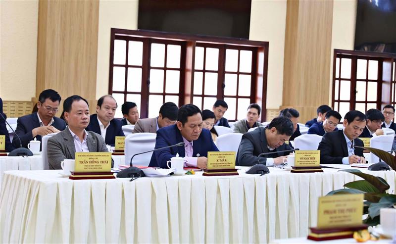 Các đồng chí Thường trực Tỉnh ủy, Ủy viên Ban Thường vụ Tỉnh ủy tham dự Hội nghị
