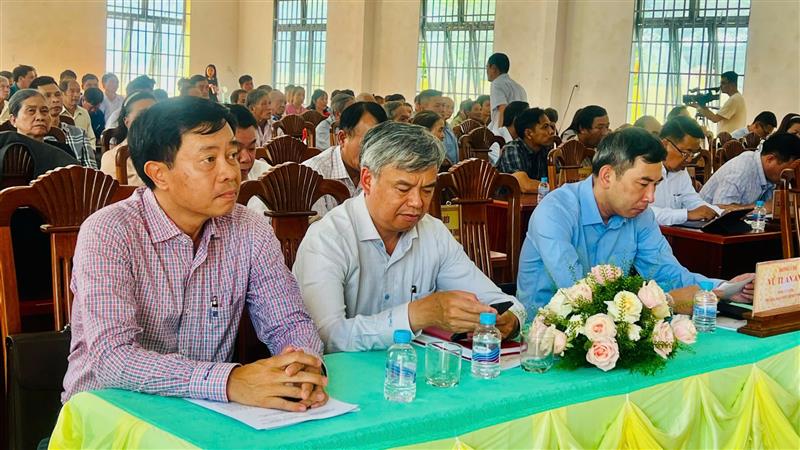 Các đại biểu tham dự buổi tiếp xúc