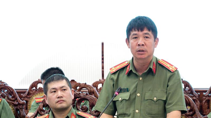 Lãnh đạo Phòng An ninh mạng và phòng chống tội phạm sử dụng công nghệ cao phát biểu tại cuộc họp