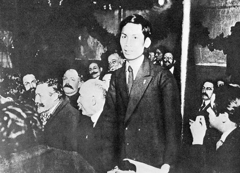 Năm 1920, chàng thanh niên yêu nước Nguyễn Ái Quốc tham dự Đại hội lần thứ 18 Đảng Xã hội Pháp ở thành phố Tours với tư cách đại biểu Đông Dương (Ảnh tư liệu)