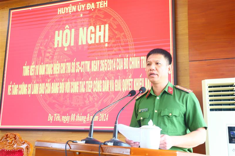 Đại diện Công an huyện Đạ Tẻh trình bày tham luận