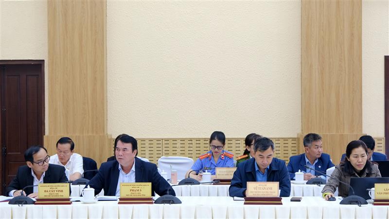 Đại diện lãnh đạo HĐND, UBND tỉnh, Văn phòng Tỉnh uỷ, Văn phòng UBND tỉnh tham dự tiếp công dân