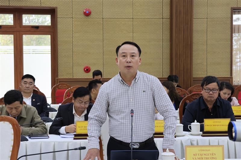 Đại biểu trình bày tham luận tại Hội nghị 