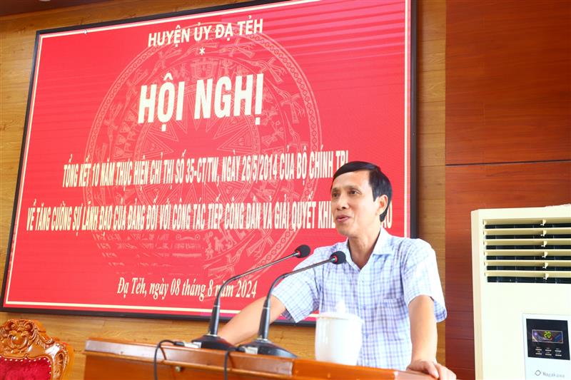 Đồng chí Nguyễn Mạnh Việt - Bí thư Huyện ủy Đạ Tẻh phát biểu chỉ đạo tại hội nghị