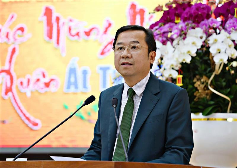 Đồng chí Tôn Thiện Đồng - Trưởng Ban Tuyên giáo và Dân vận Tỉnh ủy đã trình bày toàn văn bài viết của Tổng Bí thư Tô Lâm với tiêu đề Rạng rỡ Việt Nam