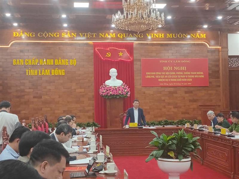 Đồng chí Bùi Thắng, Phó Bí thư Tỉnh ủy kết luận Hội nghị