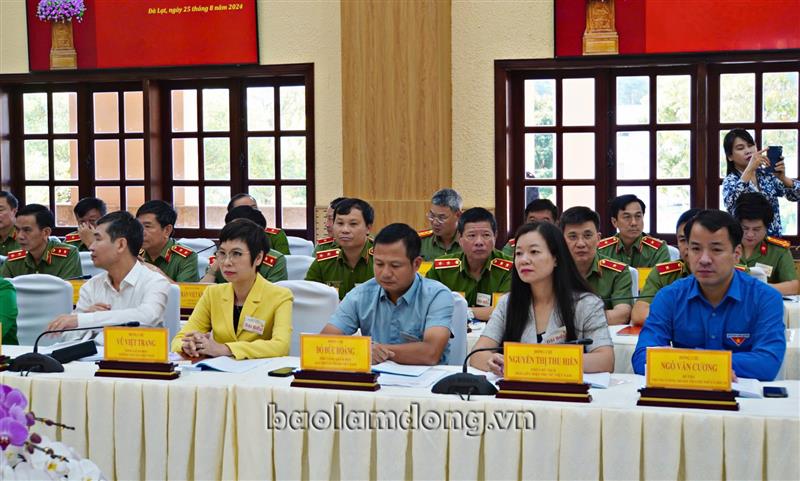 Các đại biểu dự Hội nghị Đảm bảo an ninh, trật tự phục vụ phát triển kinh tế - xã hội các tỉnh Tây Nguyên sáng 25/8