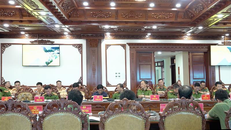Quang cảnh cuộc họp