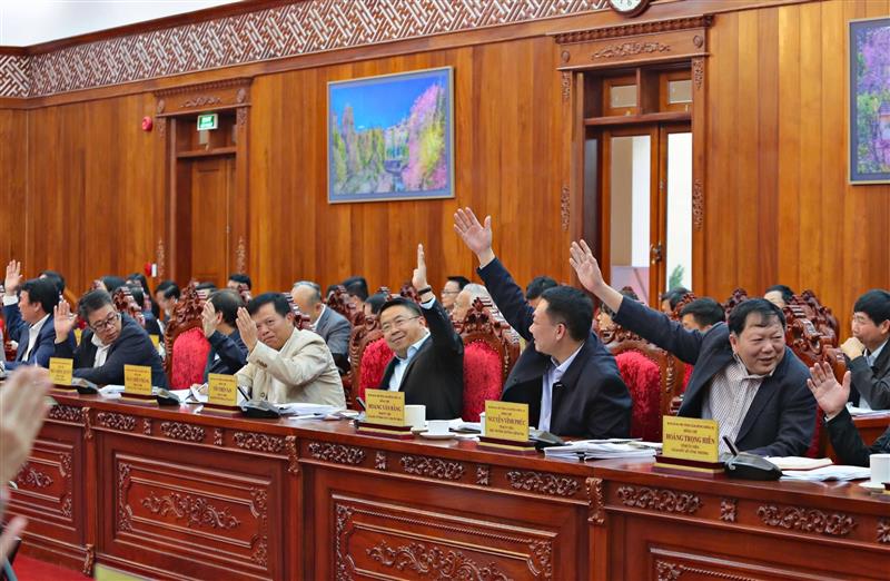 Các đại biểu thống nhất Đề án thành lập Đảng bộ huyện Đạ Huoai (mới)