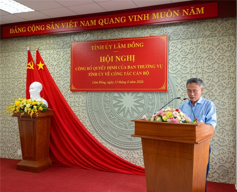 Đồng chí Nguyễn Văn Tám - Ủy viên BTVTU, Trưởng Ban Nội chính Tỉnh ủy phát biểu tại Hội nghị