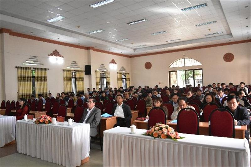 Đồng chí Lương Hồng Khoa - Phó Ban Nội chính Tỉnh ủy cùng các đại biểu tham dự hội nghị