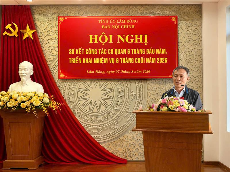 Đồng chí Nguyễn Văn Tám, UVBTVTU, Trưởng Ban Nội chính Tỉnh ủy chủ trì Hội nghị